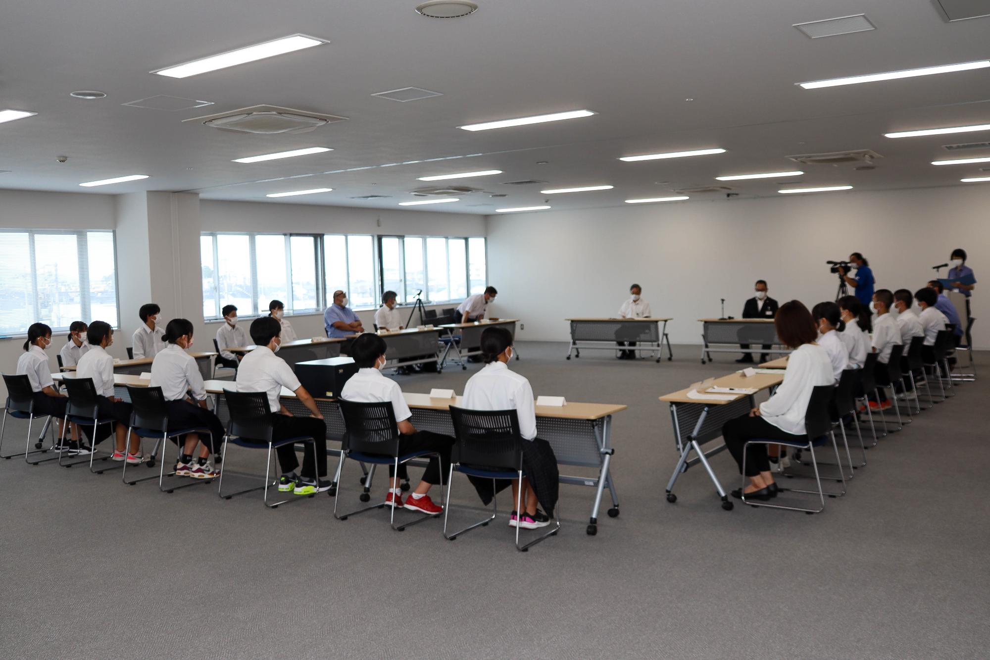 北信越大会出場選手と小川市長、小松教育長が対面