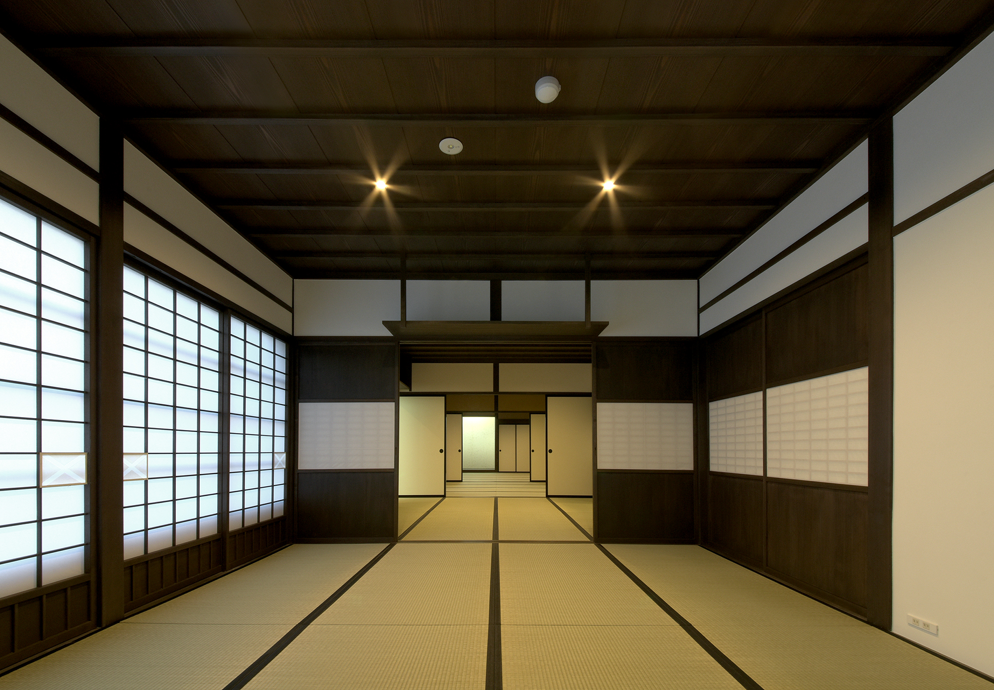 主屋の部屋の様子