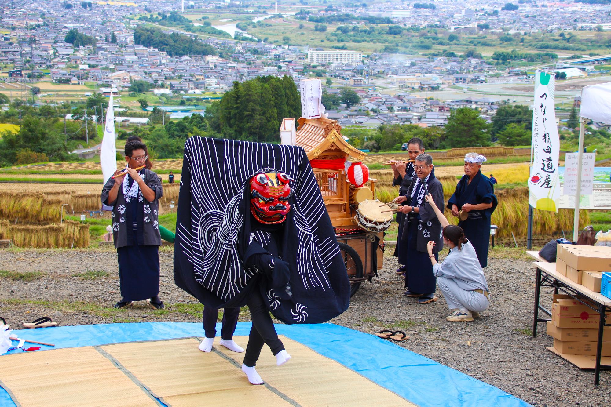 姨捨区神楽保存会による神楽の奉納の様子