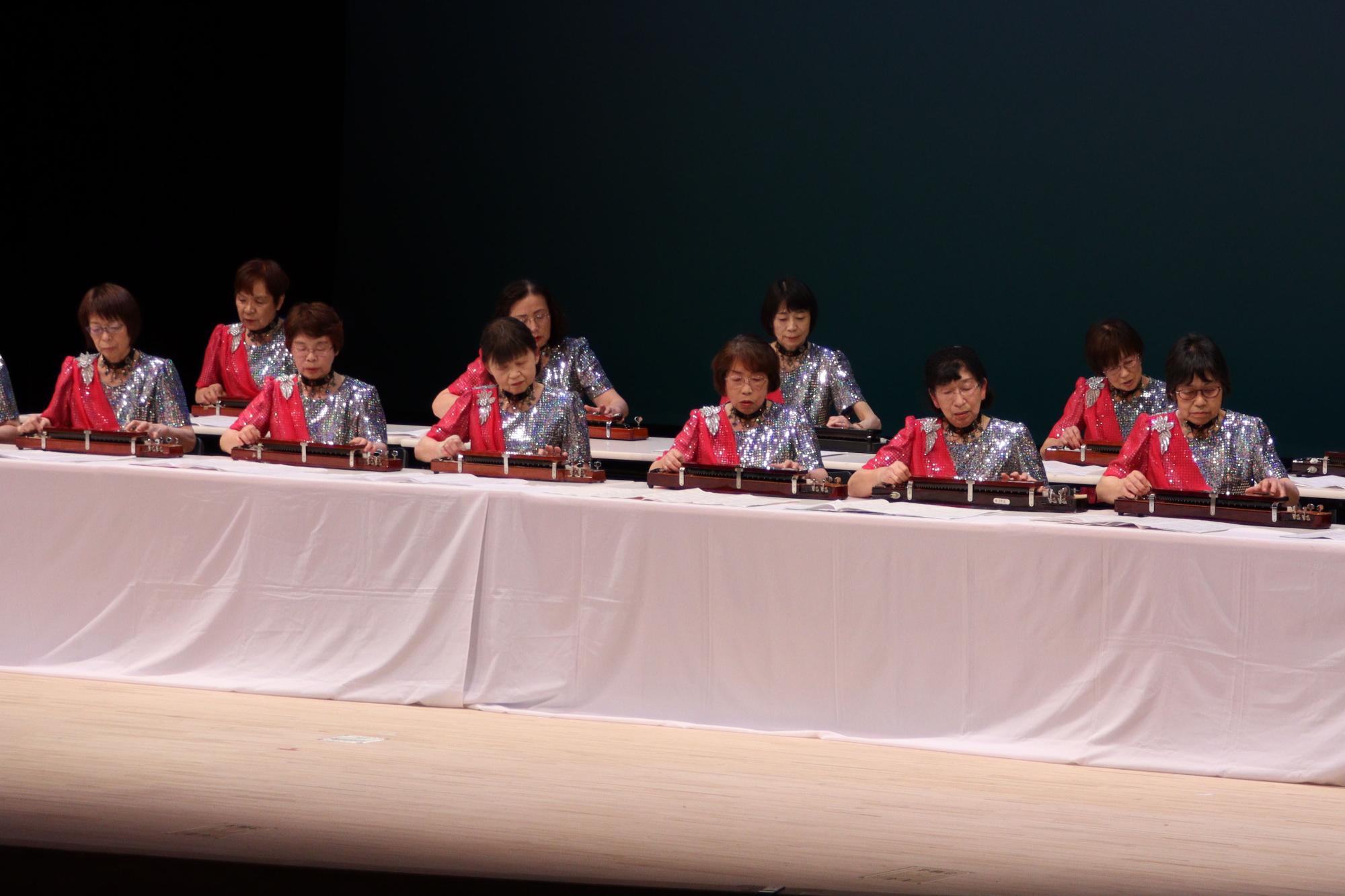 千曲市大正琴連合会茂木教室の舞台発表