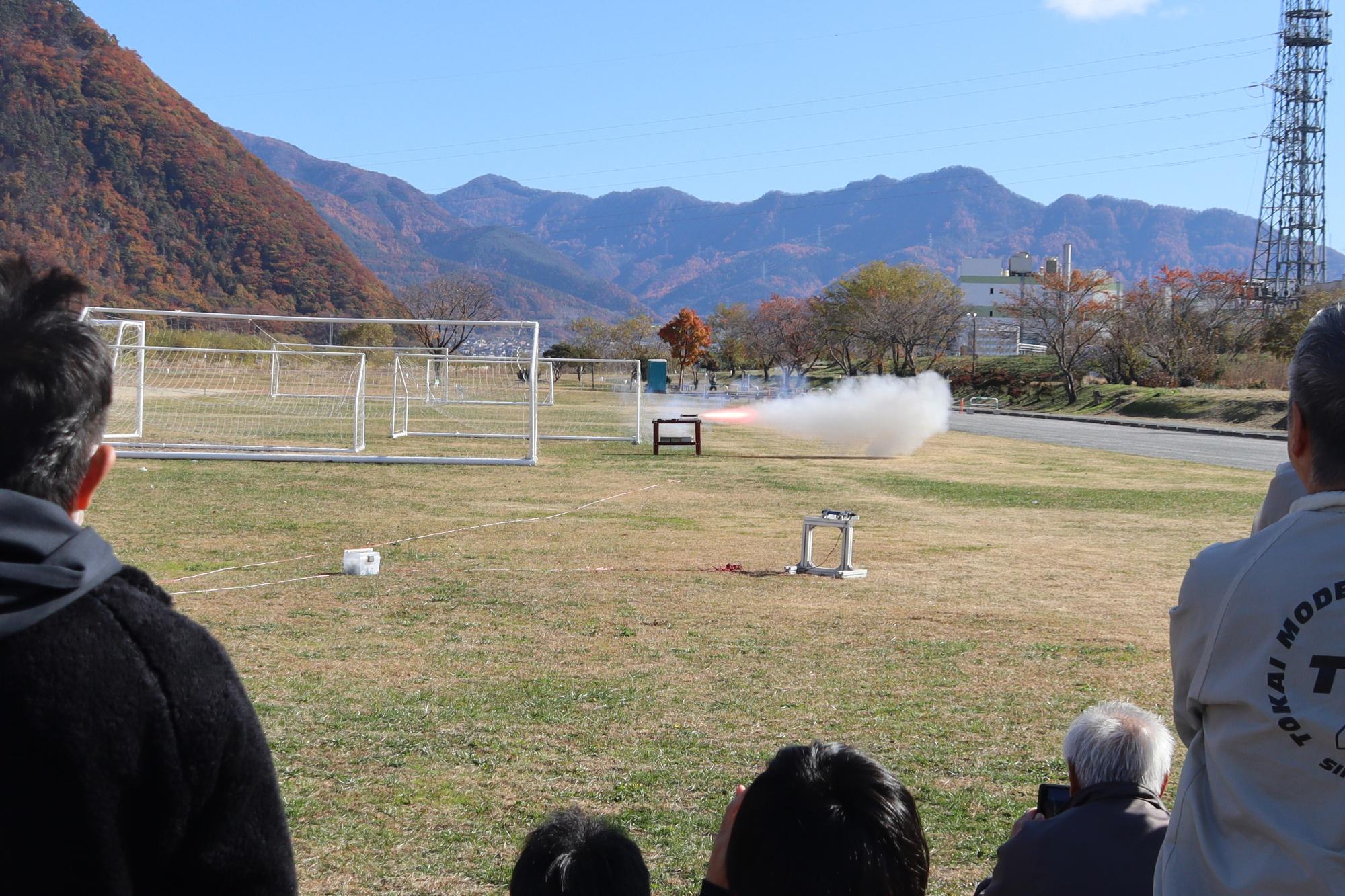 大型モデルロケット用エンジン地上燃焼試験