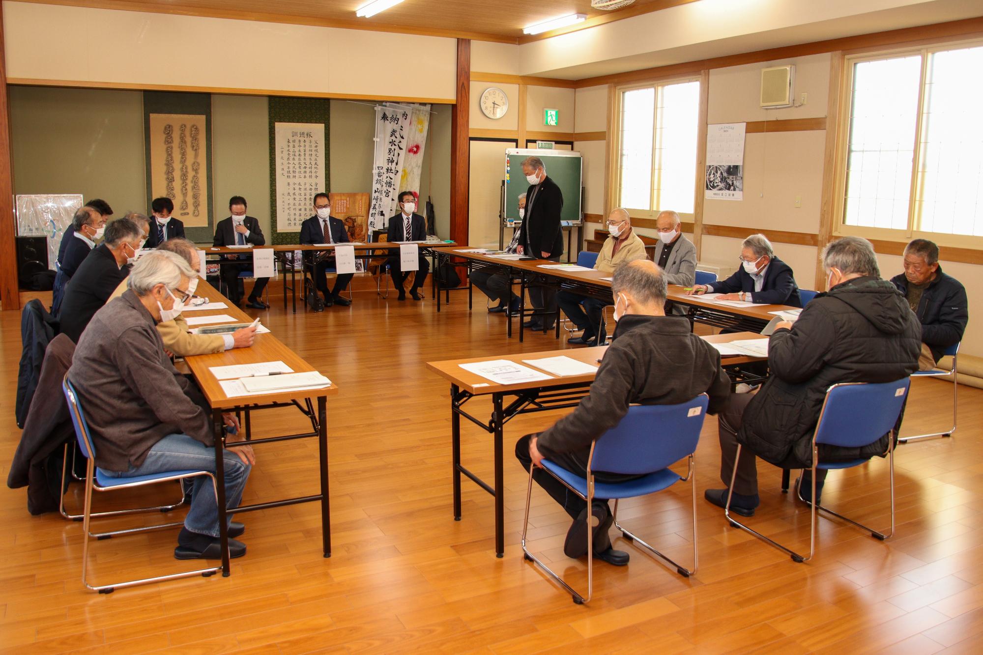 中区退任区長会でお出かけ市長室を開催している様子