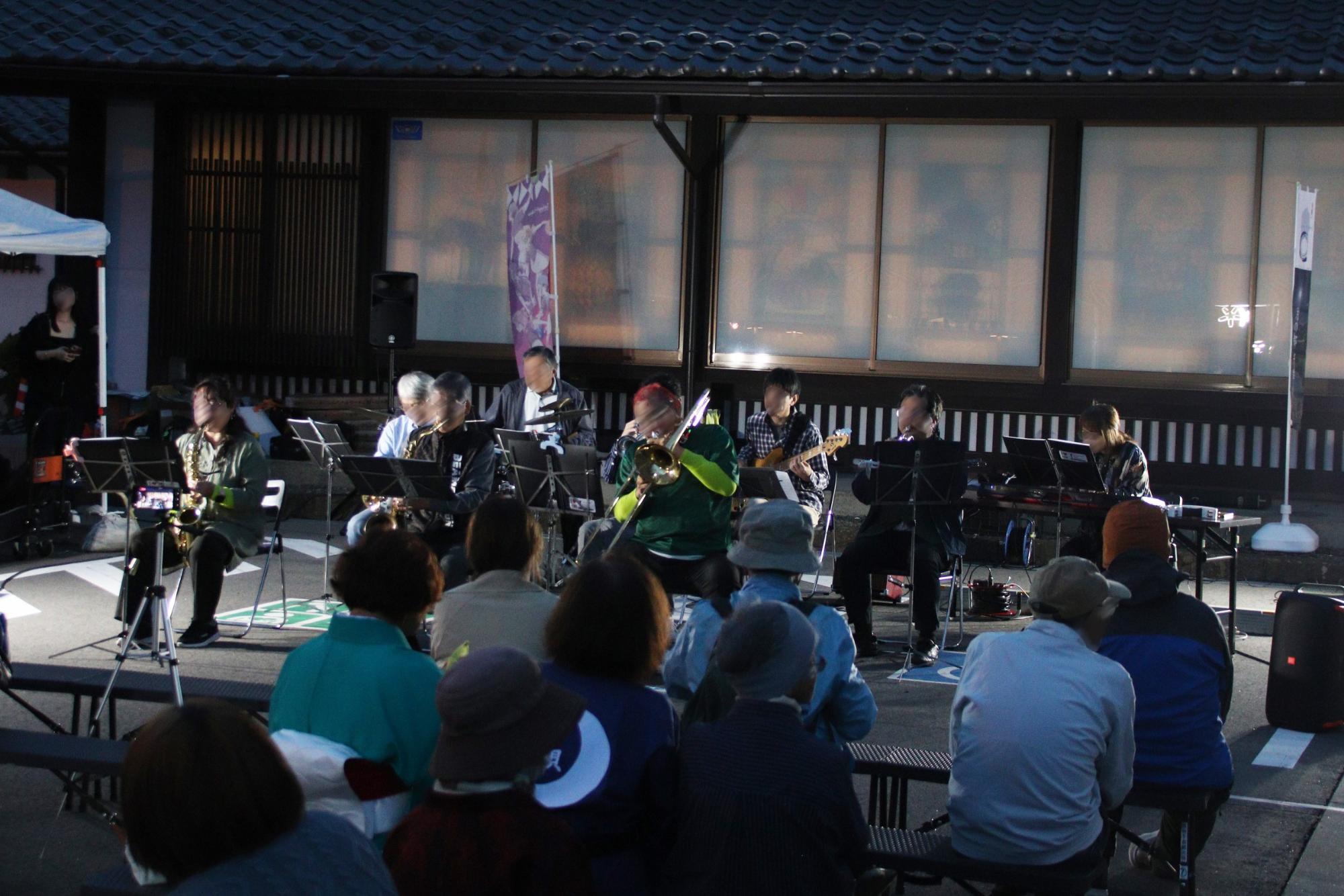ステージでの演奏の様子