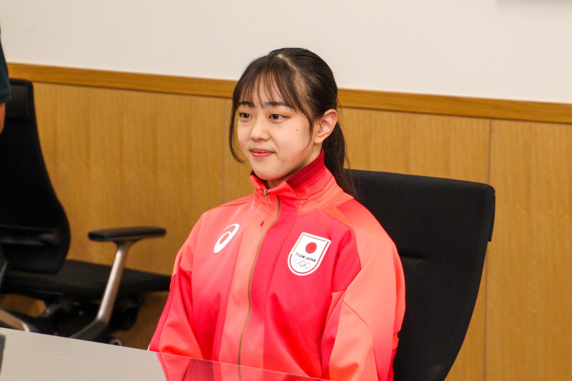 話しを聞く和田彩未選手