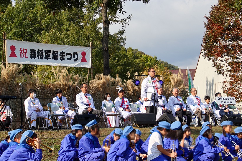 開会式であいさつをする小川修一市長
