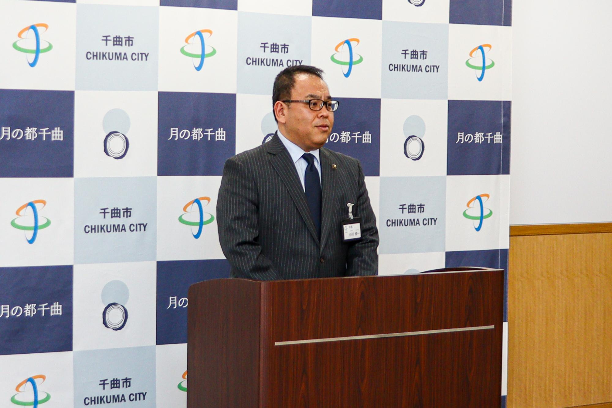 派遣職員を鼓舞する小川市長