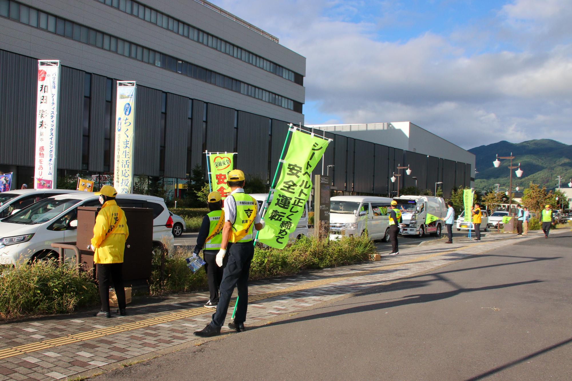 市役所前交差点での街頭指導