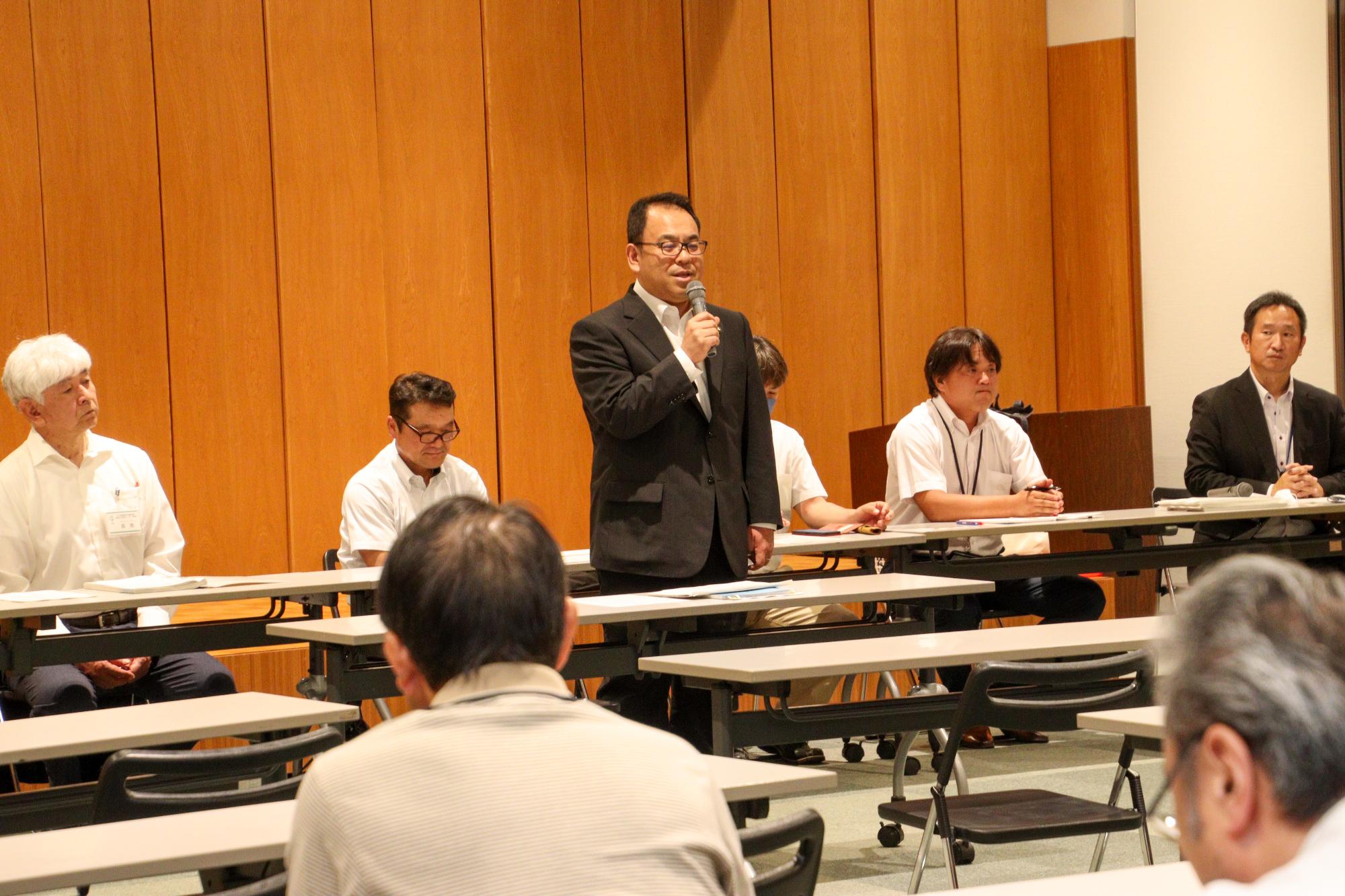 総合観光会館で開催された市長と語ろうお出かけシェアトークの様子