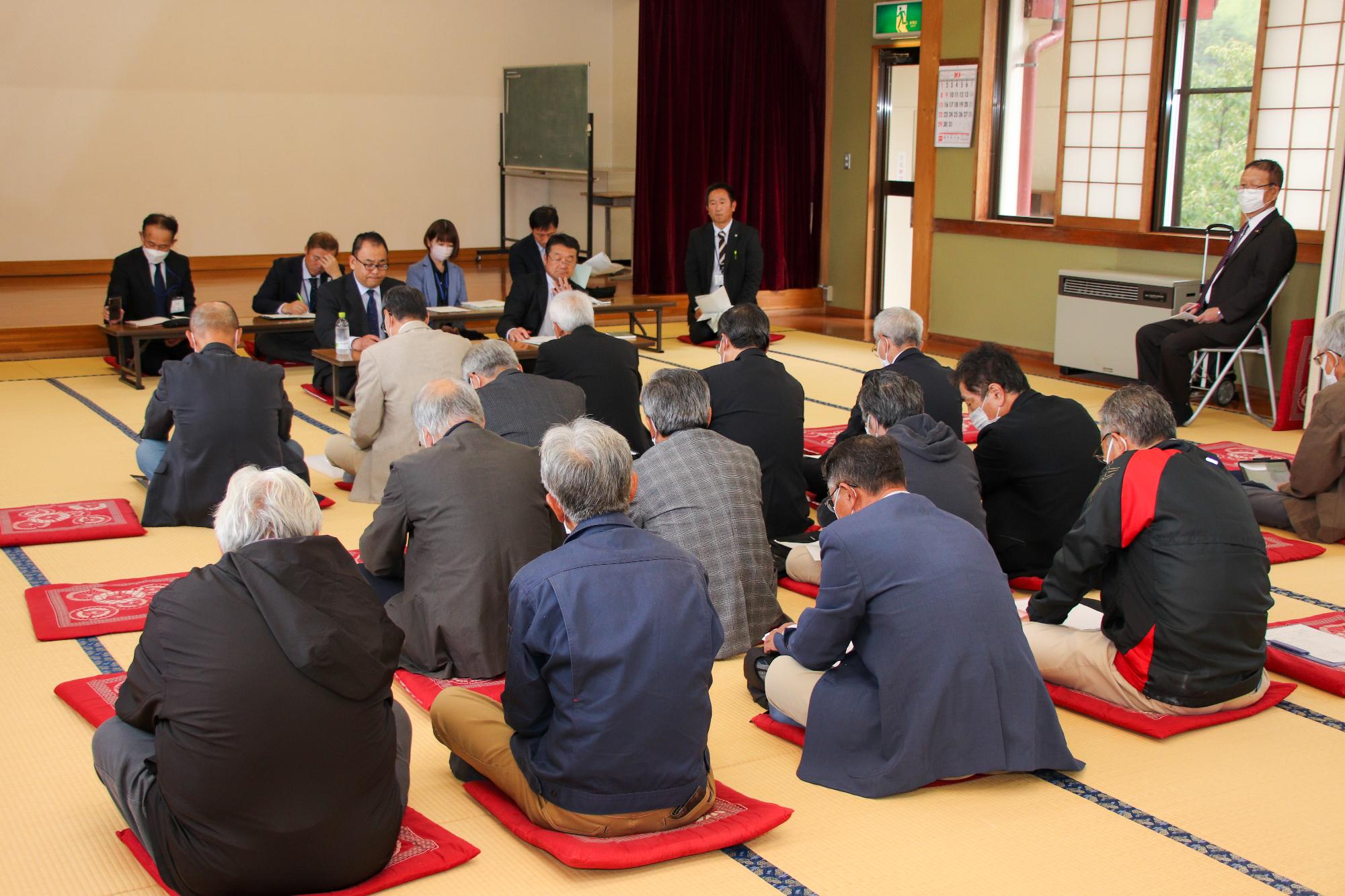 更級地区の皆さんと意見交換する会場の様子