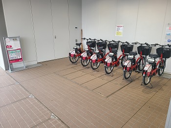 千曲市役所の自転車配置の様子です