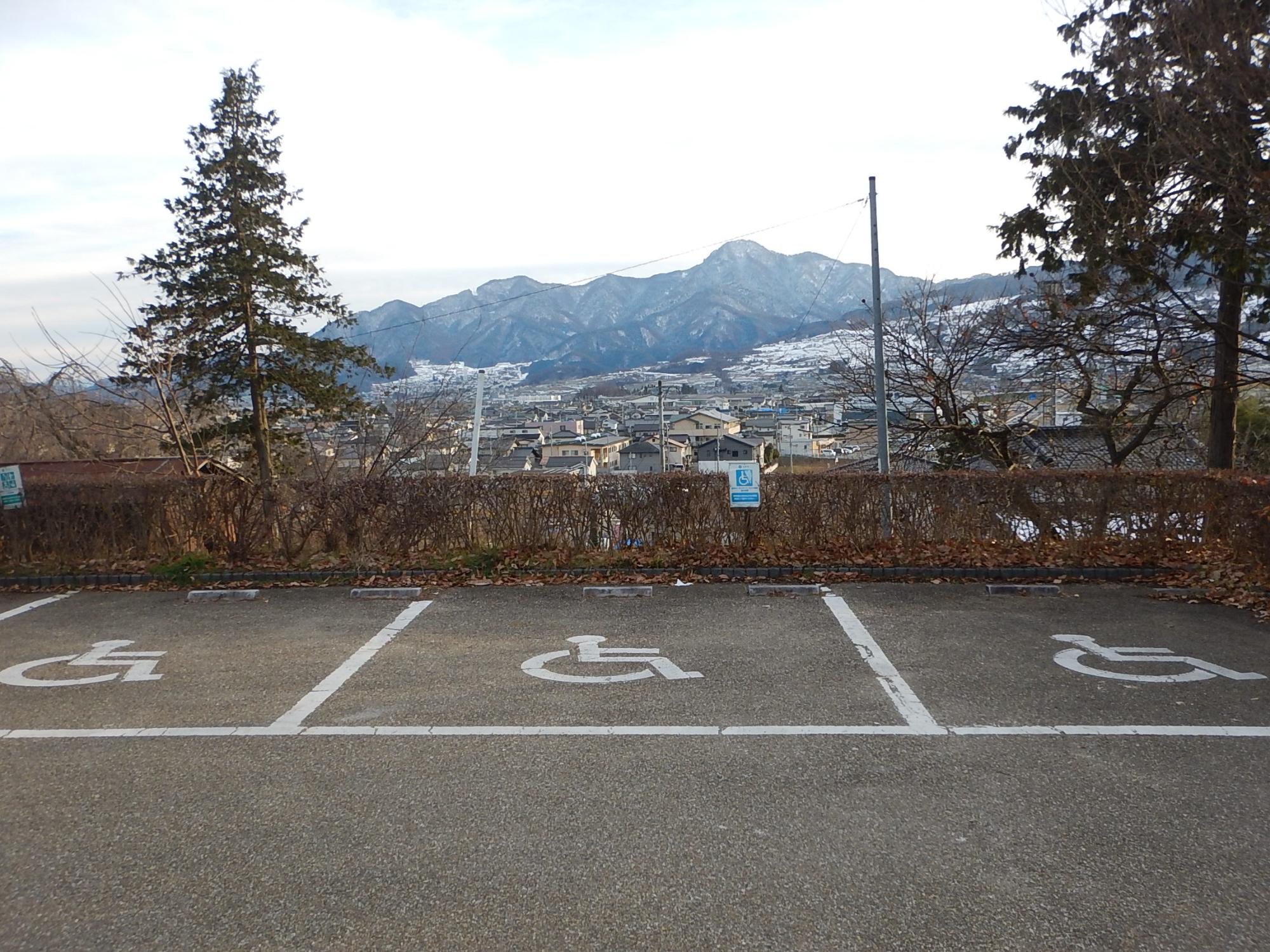 稲荷山公園駐車場