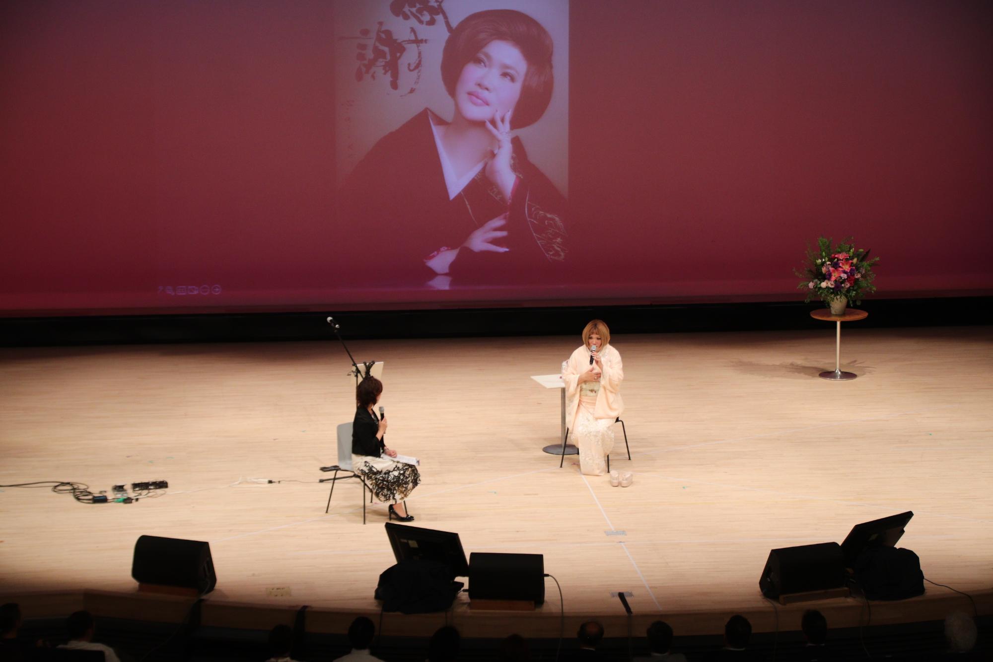 IKKOさんのステージ上での講演