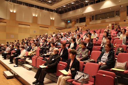 創造館で開かれたた老人大学の入学式の写真