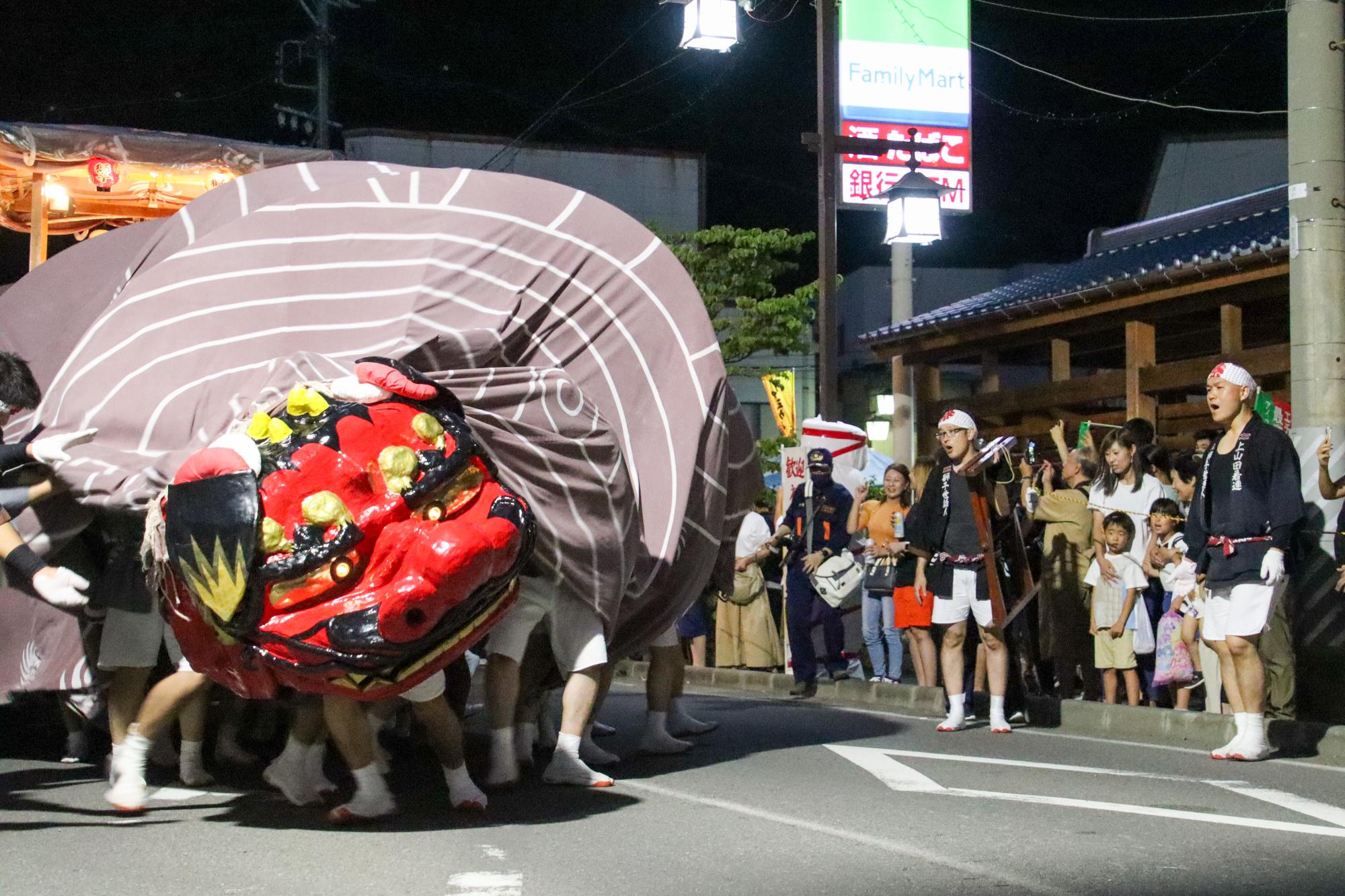 戸倉上山田温泉夏祭り勇獅子の様子