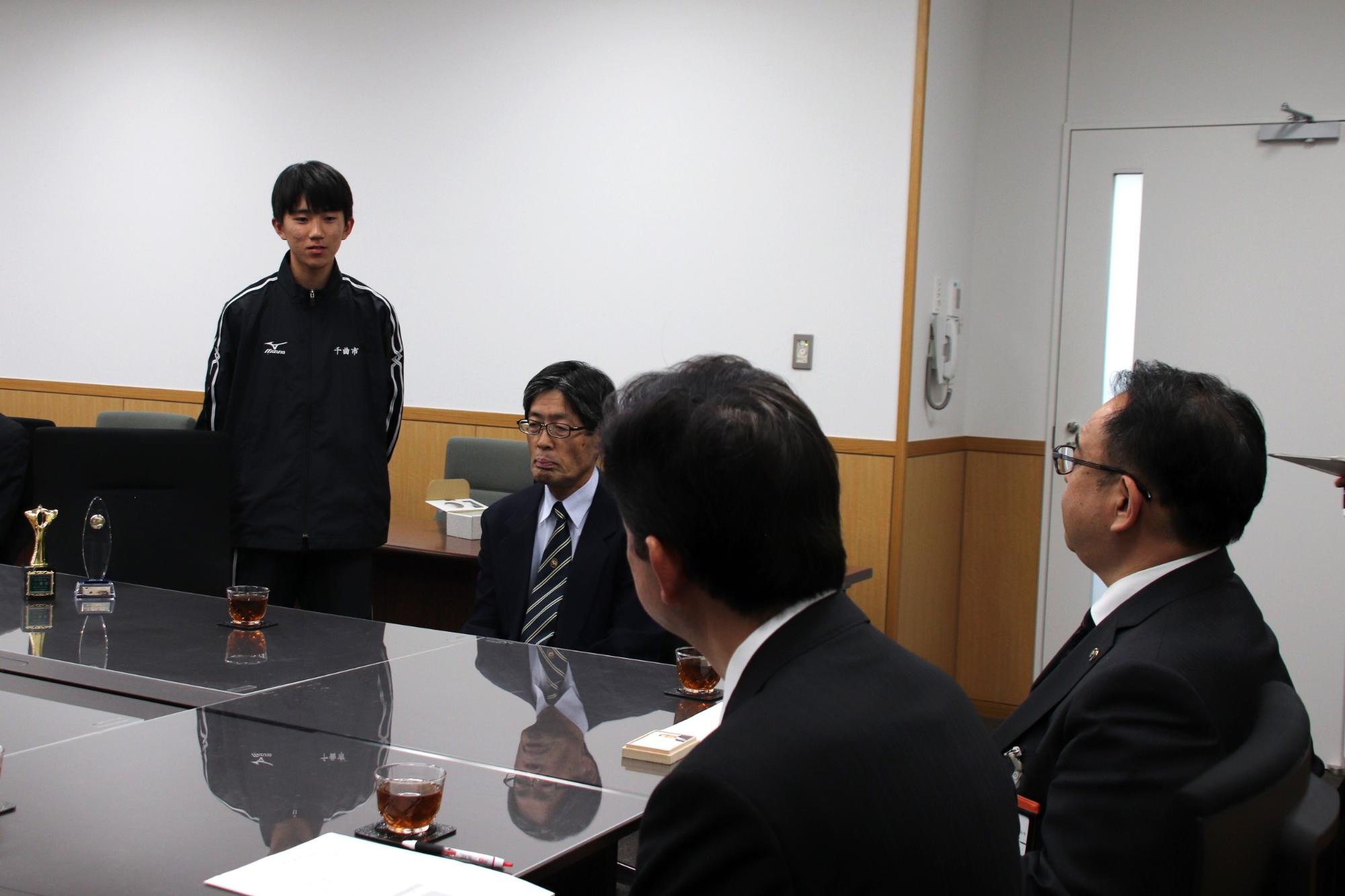 大会を振り返り今後の抱負を語る𠮷川さん（戸倉上山田中）