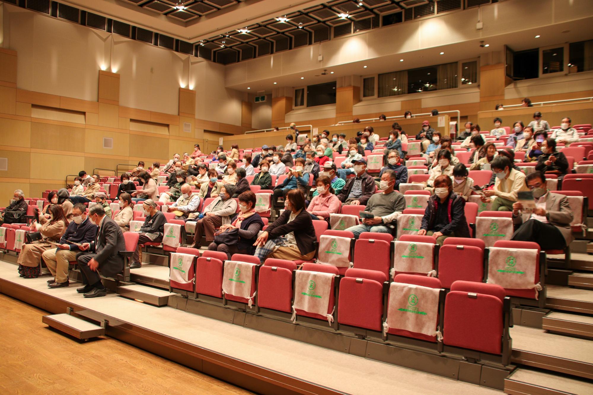 映画「今はちょっと、ついてないだけ」先行上映会に集まった人々