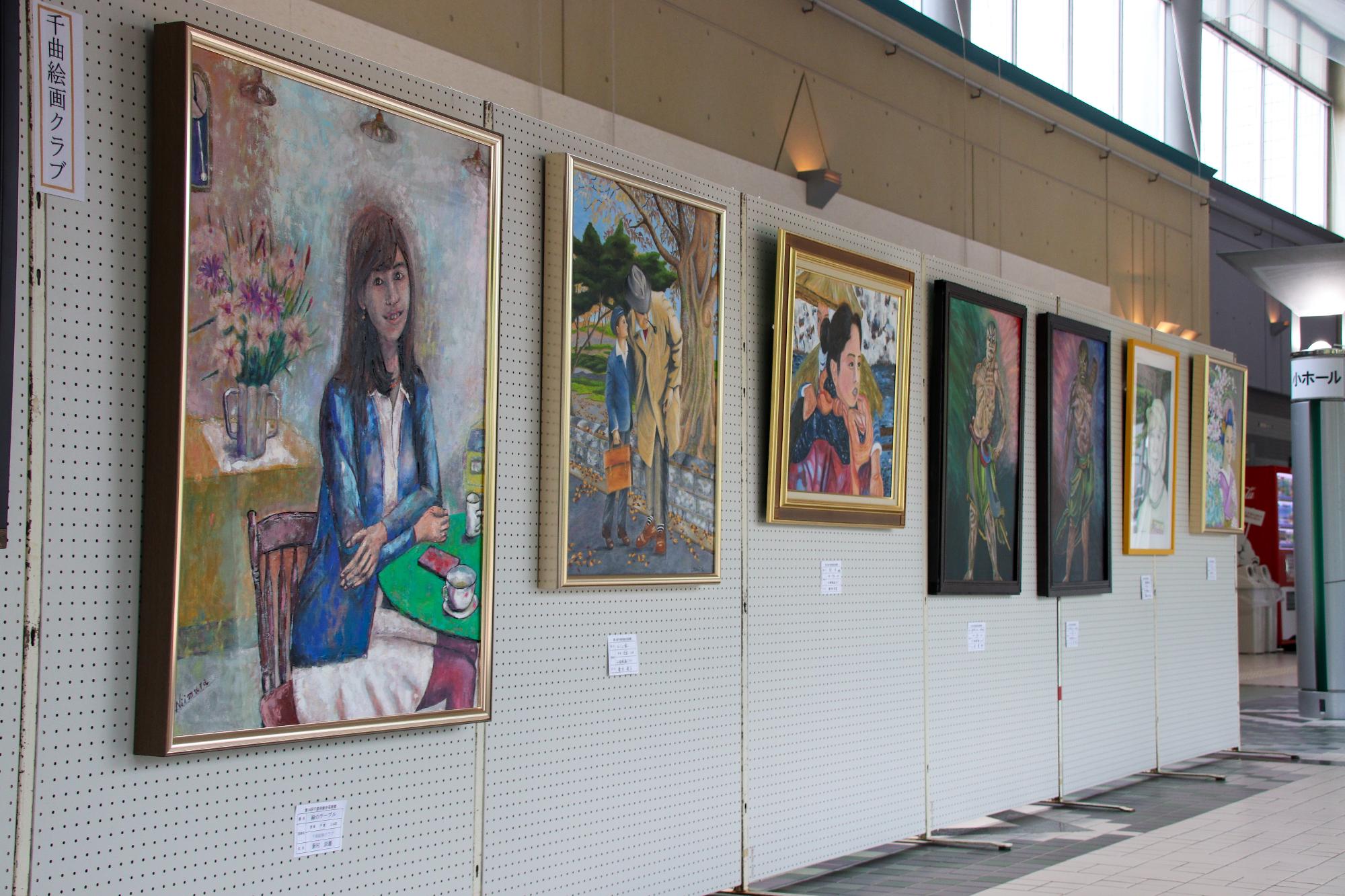 第14回千曲市総合芸術祭の絵画展示の様子