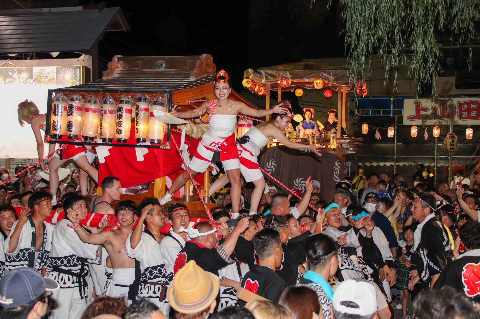 戸倉上山田温泉夏祭り男神輿の様子