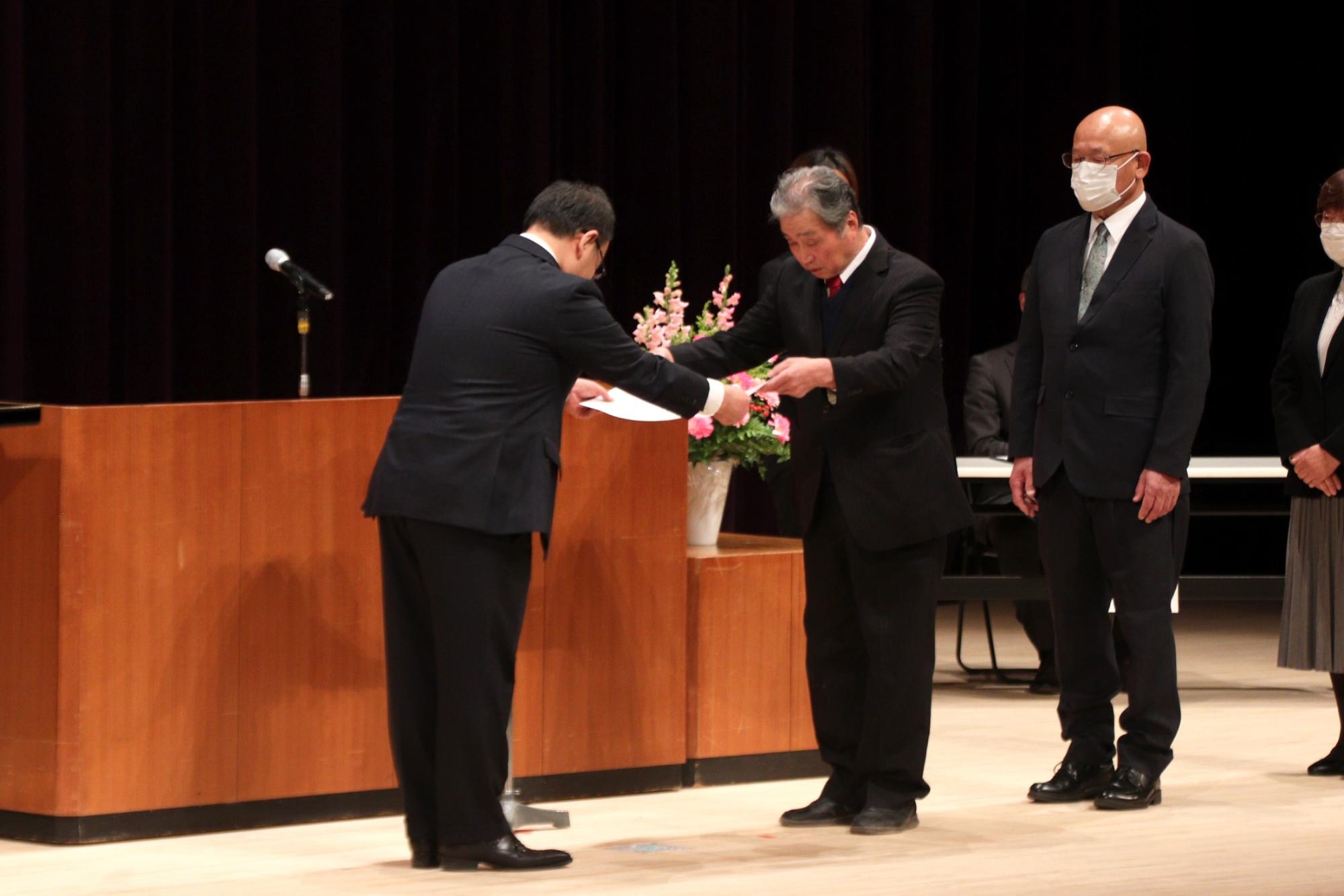 委嘱状交付の様子
