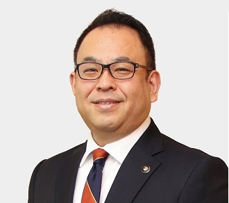 小川市長の正面写真