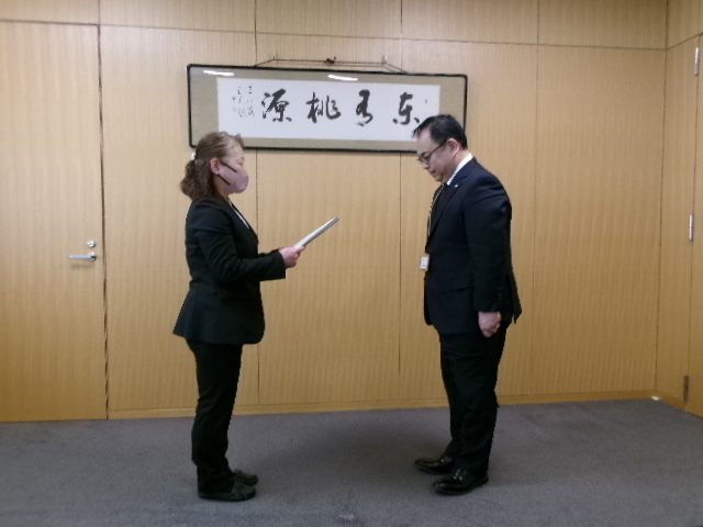 答申書を読み上げる副会長