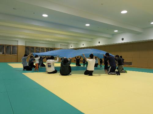 バルーンを使ったあそびの様子