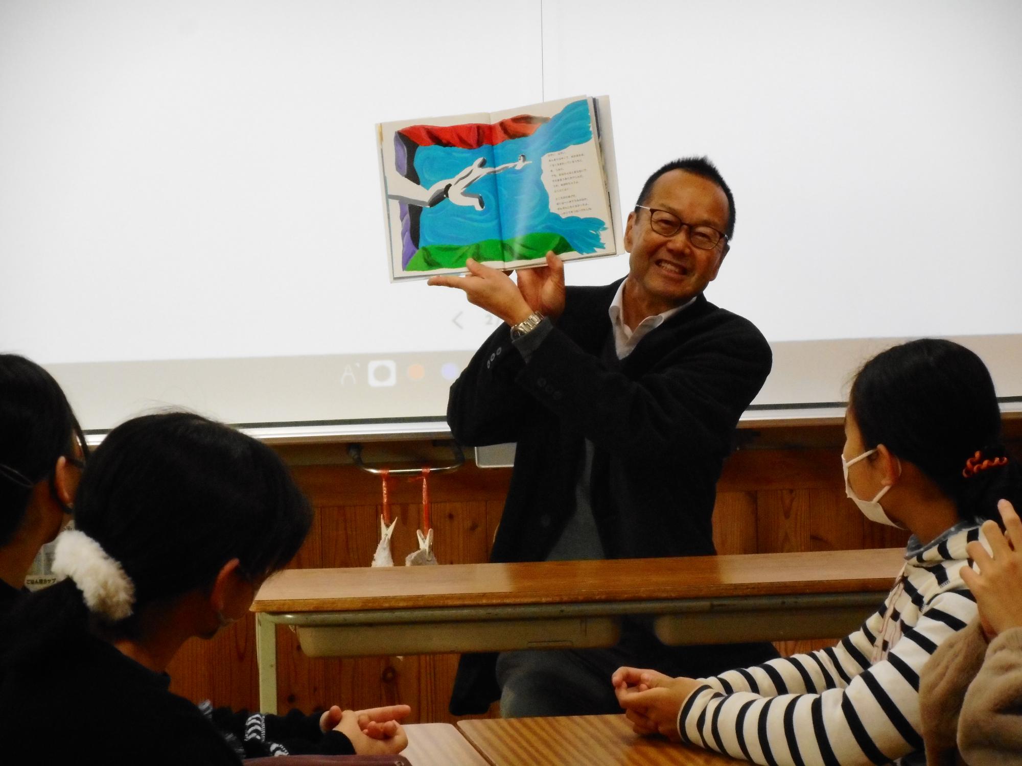 読み聞かせのようす